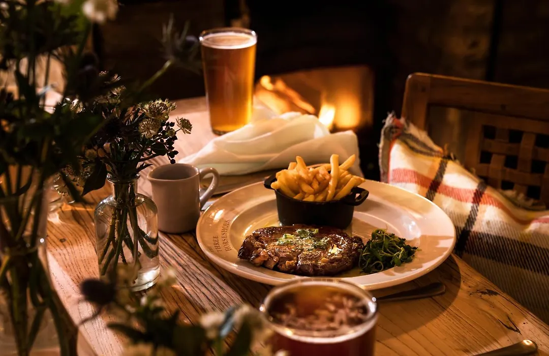 The Three Horseshoes-1