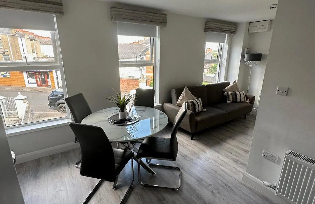 Westland Suites - Stylish, Modern, Elegant, Central Apartments-1