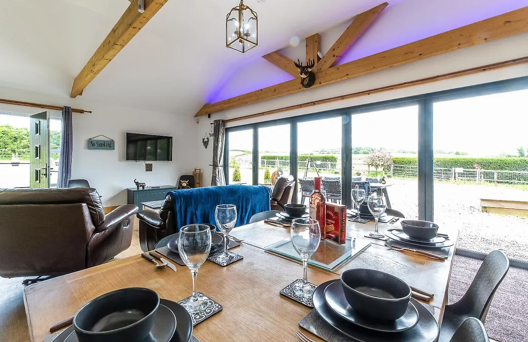 Fairview Farm Holiday Retreat: Luxury Lodges in Nottinghamshire Countryside-1