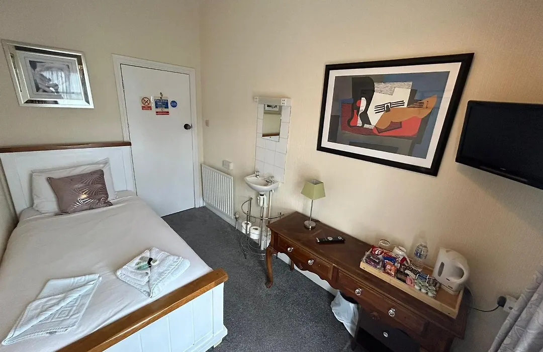 The Lyndhurst Guest House-1