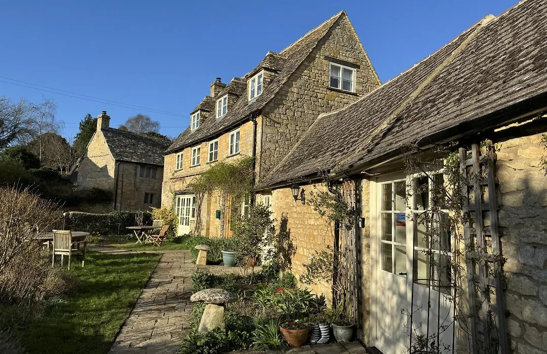 Guiting Guest House-1