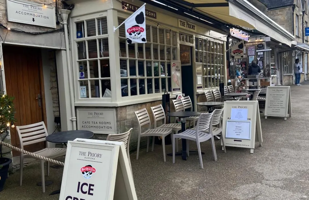 Priory Tearooms Burford With Rooms-1