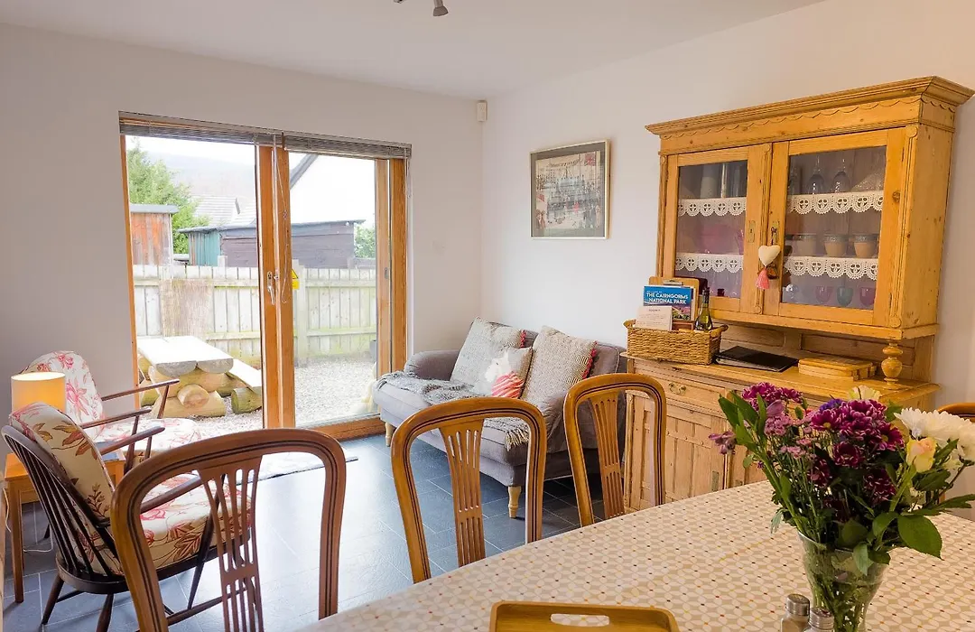 Dalfern Lodge-1