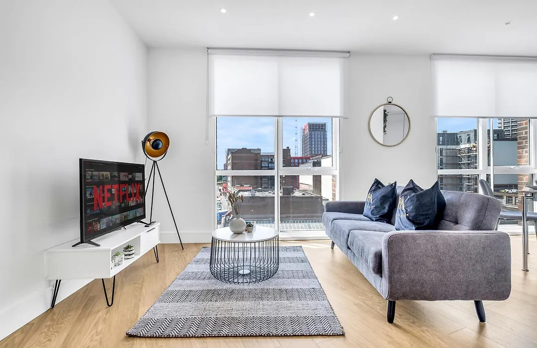 Pluxa Nero Deluxe - City Bliss 2Bath, Walk To Transit-1