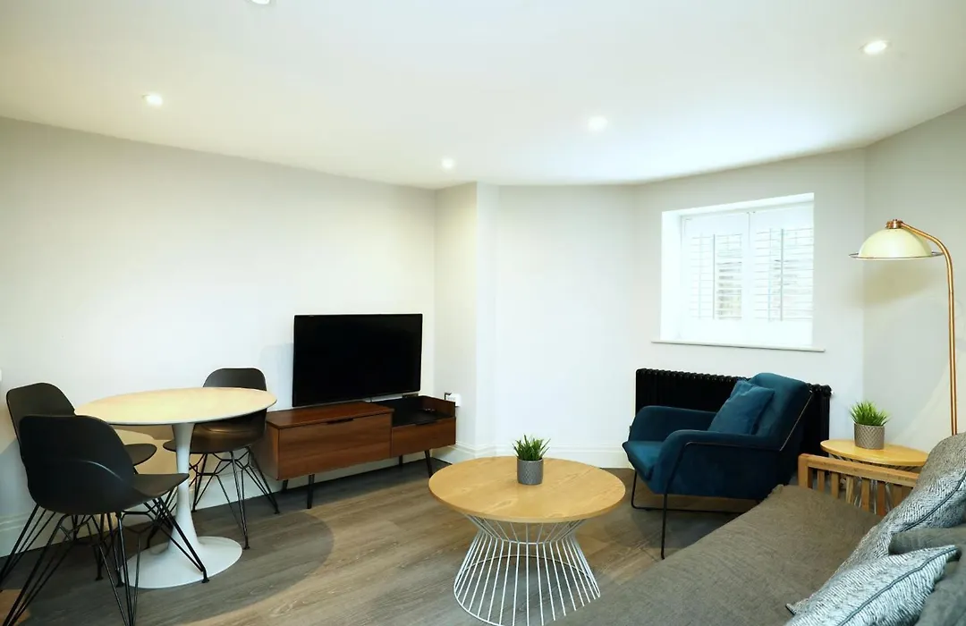 60 Manchester Road-1