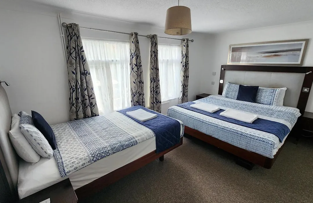 Gatwick Castle B&B-1