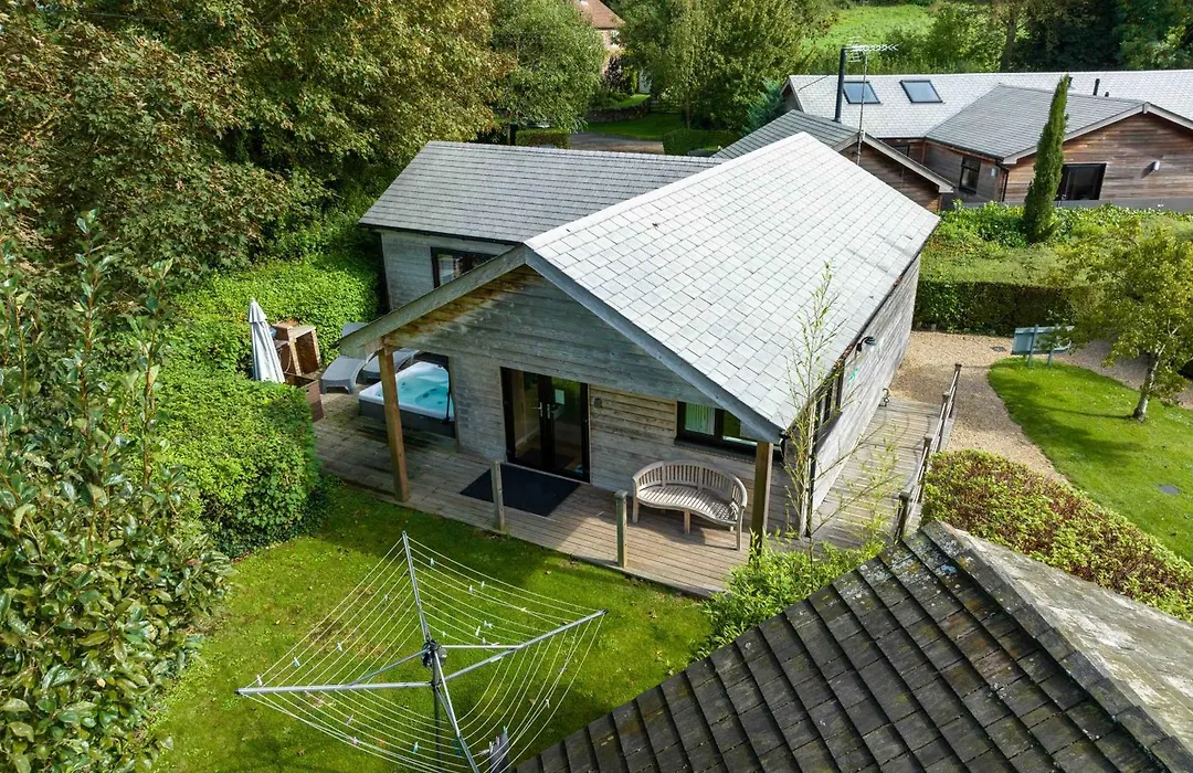 Tor Farm Lodges - Private Hot Tubs, Shared Seasonal Outdoor Pool, Dog Friendly-1