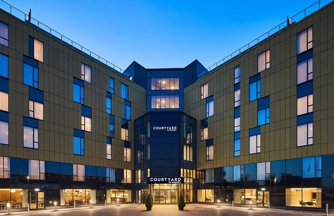Courtyard By Marriott London Heathrow Airport-1