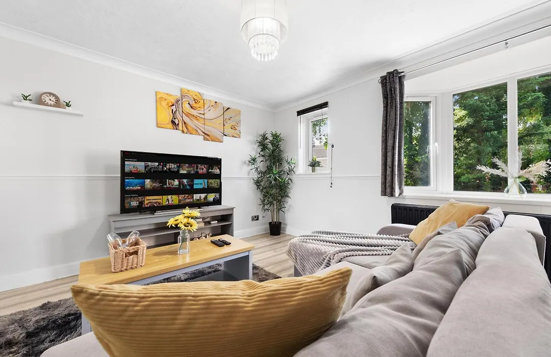 Watford Cozy Full Home - Perfect For Harry Potter Studios!-1