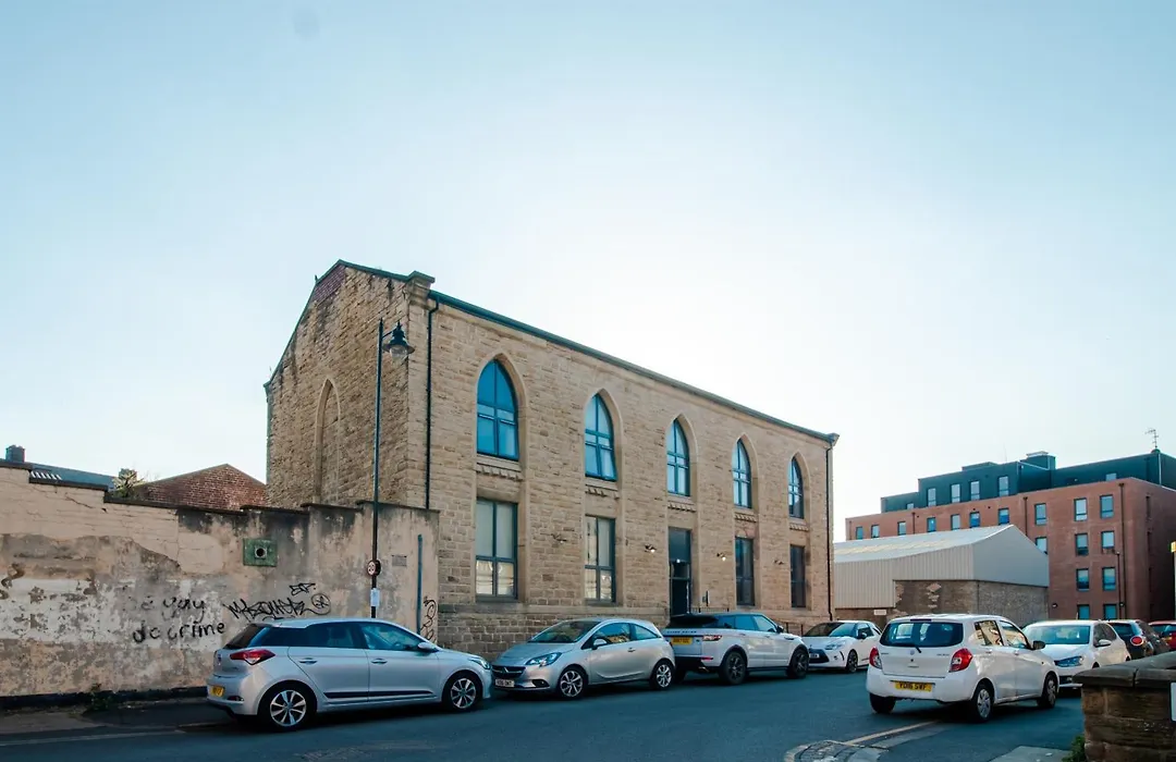 Kelham Apartments: Serviced Accommodation with Free Parking-1