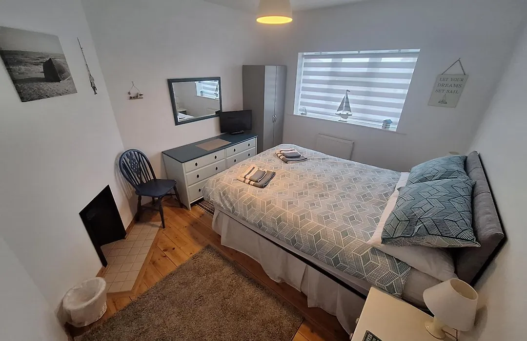 By The Sea, Home From Home Sleeps 6-1