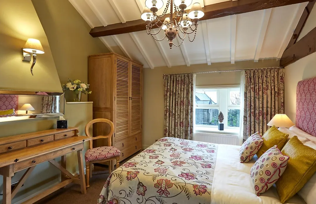 The White Hart At Lydgate-1