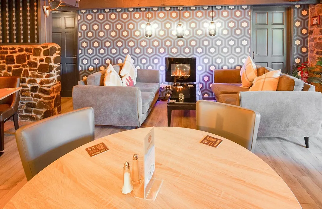 Oyo Lamphey Hall-1