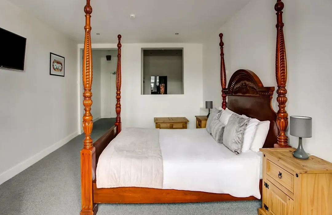Oyo Gin House Hotel-1