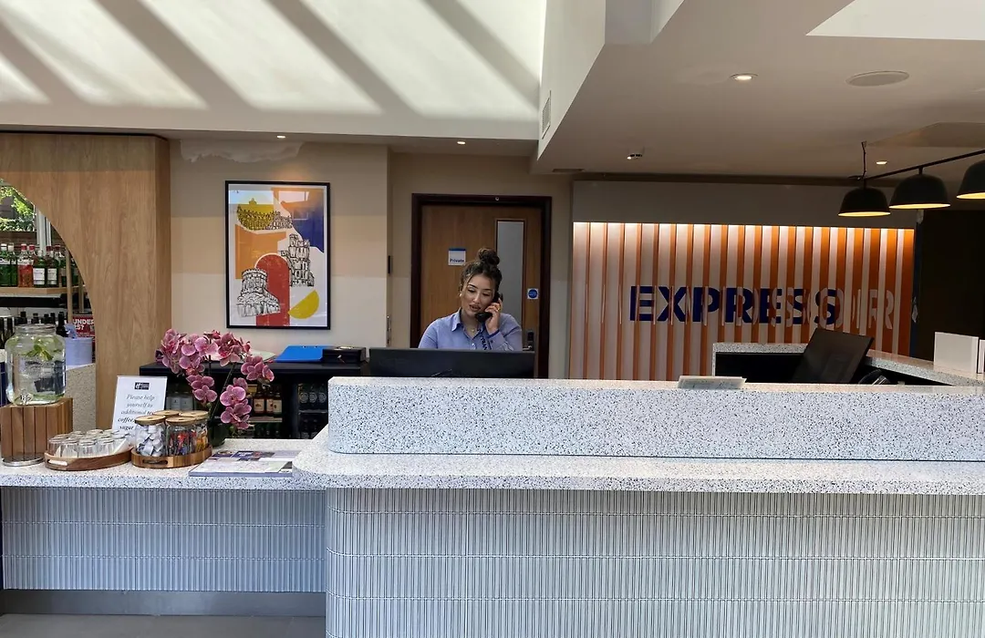 Holiday Inn Express Windsor By Ihg-1