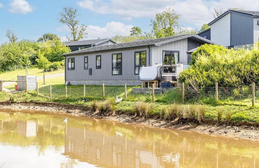 Lilac Lodge, 22 Roadford Lake Lodges-1