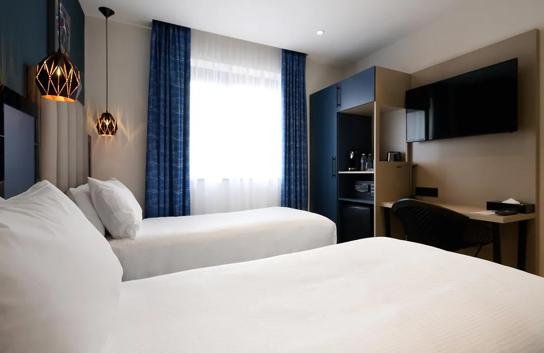 Spark By Hilton Luton-1