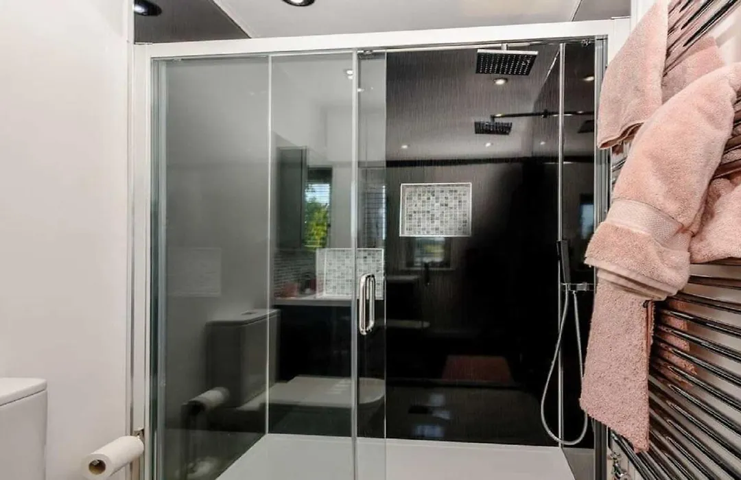 Kingfisher Lodge - 4 Bed Villa-1