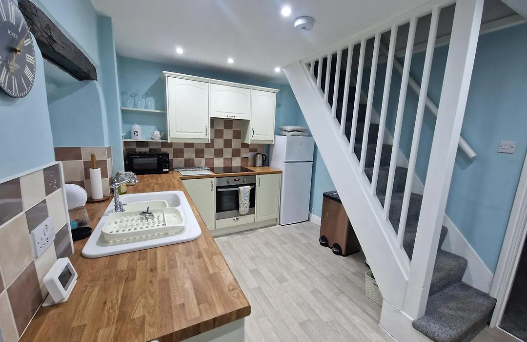 Poppy Cottage-1