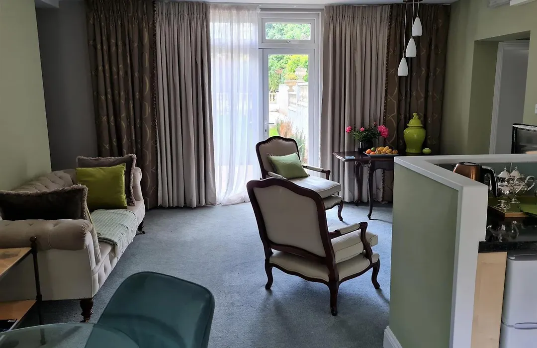 Palm Grove Apartments-1