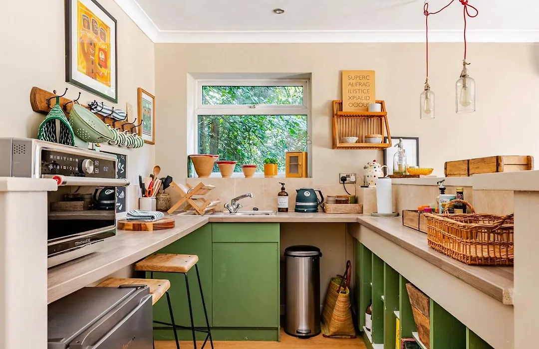 The Old Pool House, Stylish Large Studio In Private Country Estate With Air Con-1