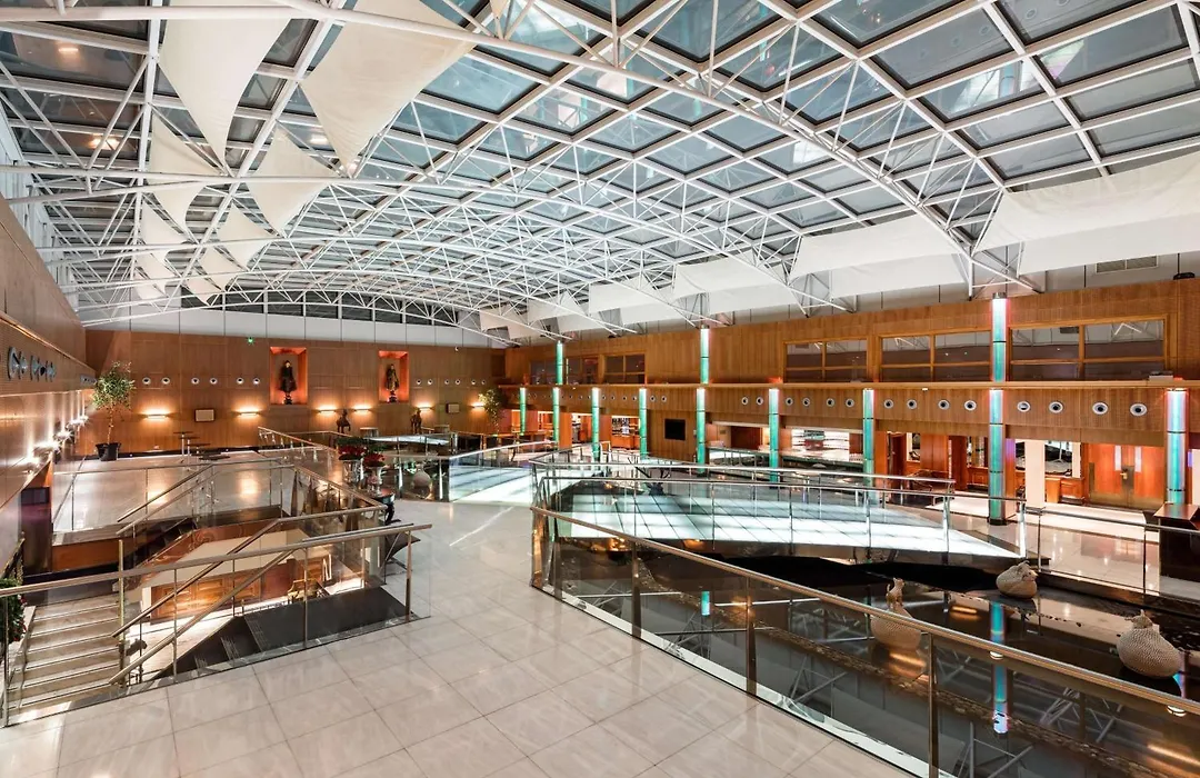 Radisson Blu Hotel, London Heathrow-1