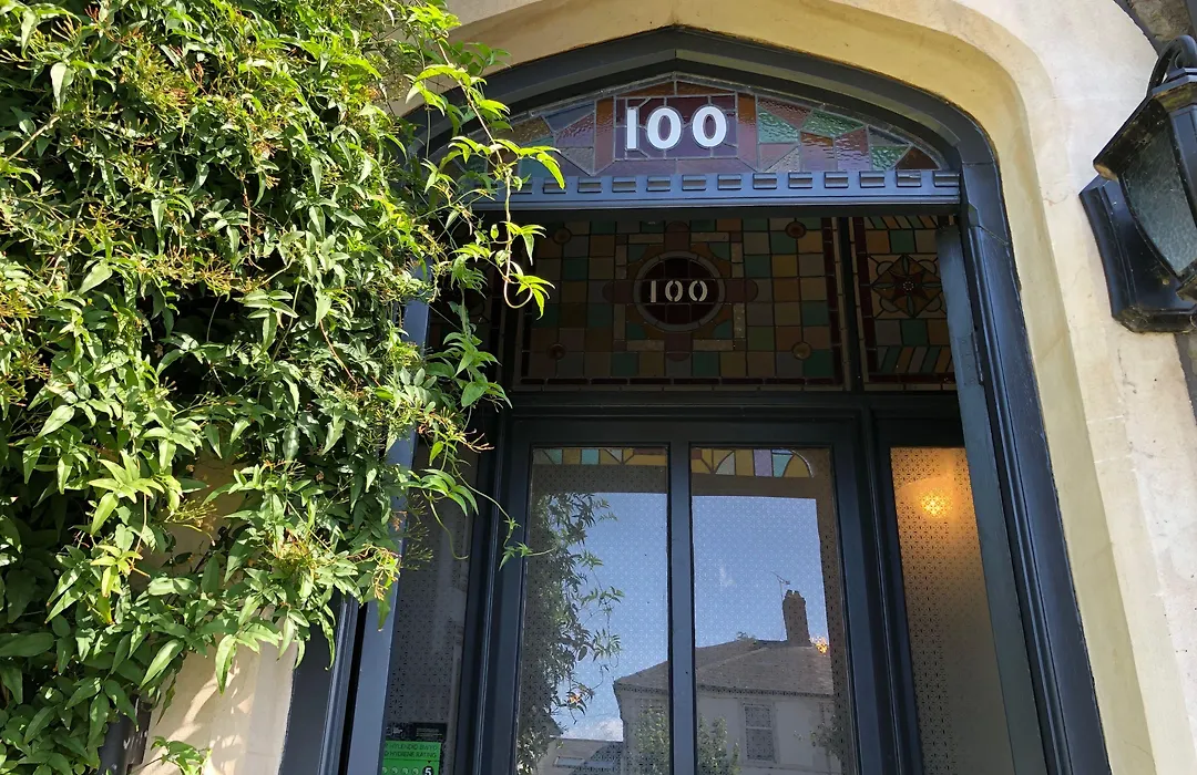 Number One Hundred Bed And Breakfast-1