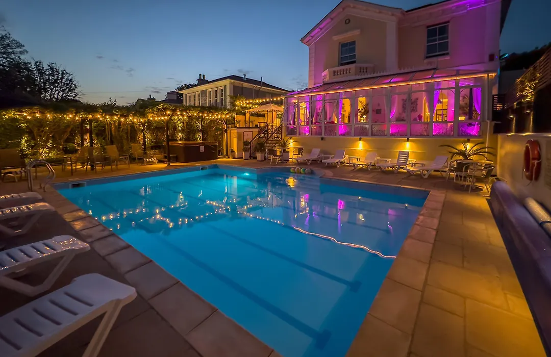 Riviera Lodge Hotel-1