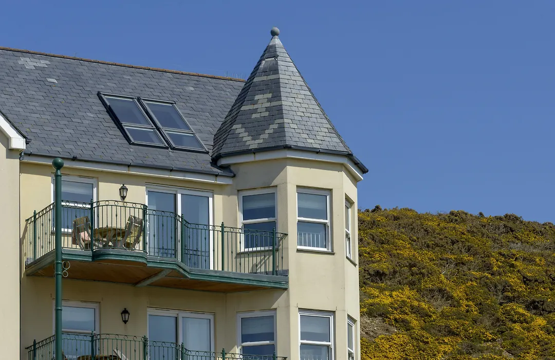 Beachcombers Apartments-1