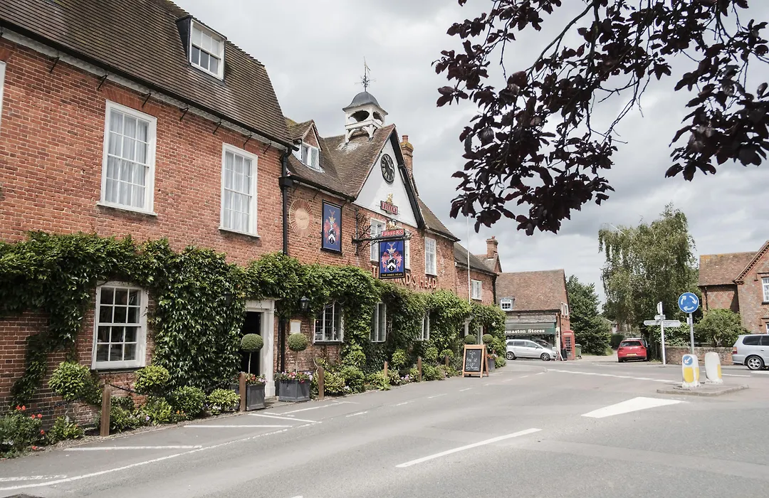 Hinds Head-1