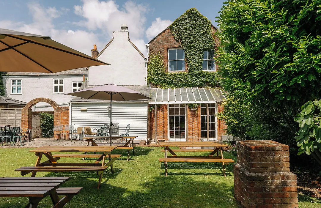 Hewitts Hotel And Restaurant-1