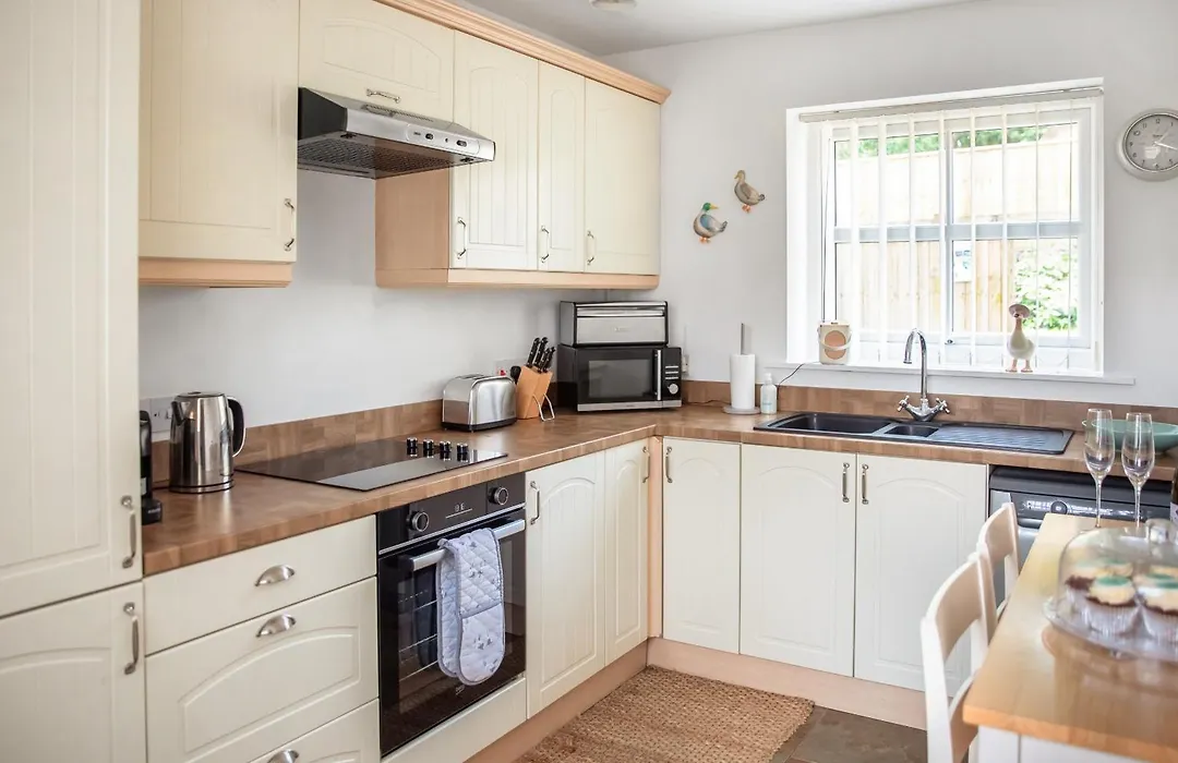 Bullions Farm Cottage-1