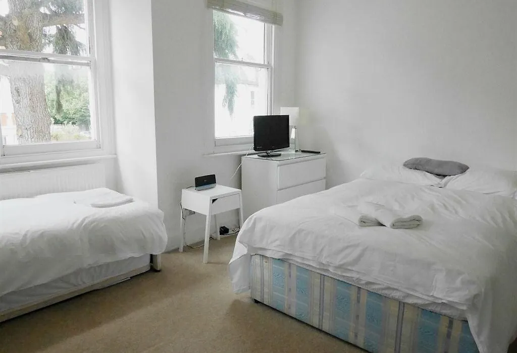 Kew Studios And Rooms-1