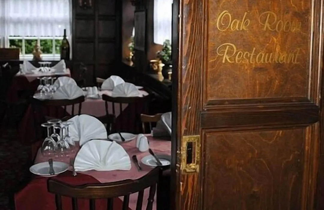 Ye Olde Red Lion-1