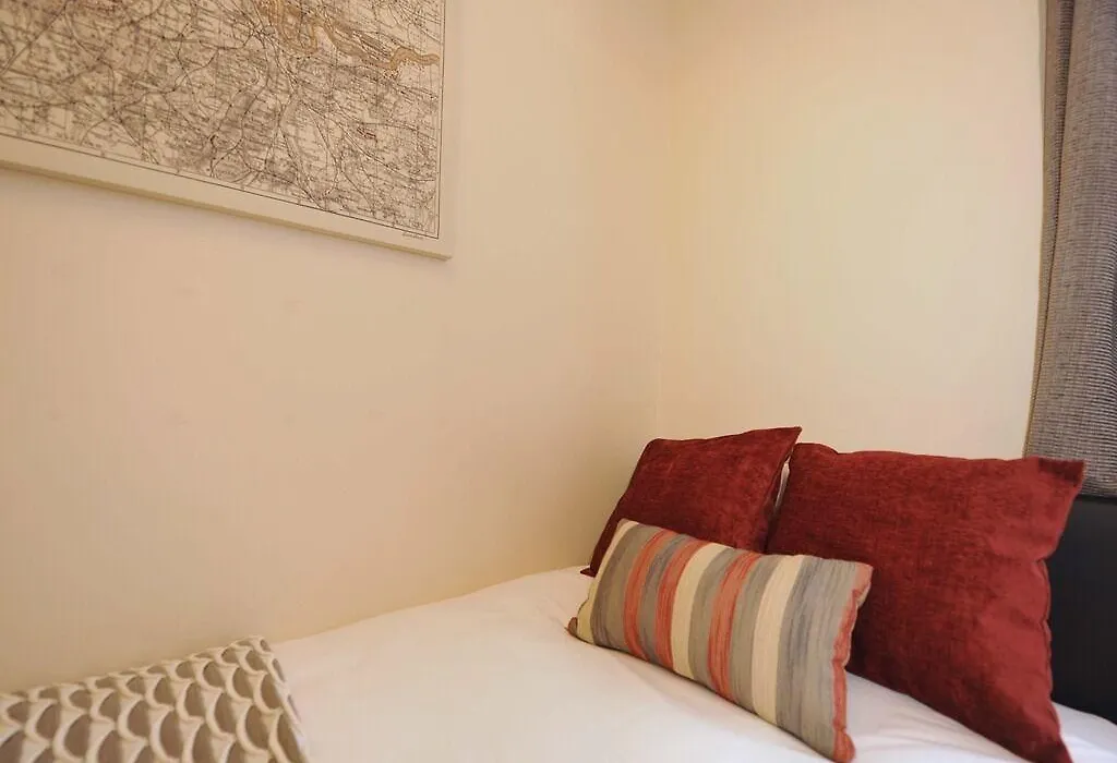 Gail'S Guest House-1