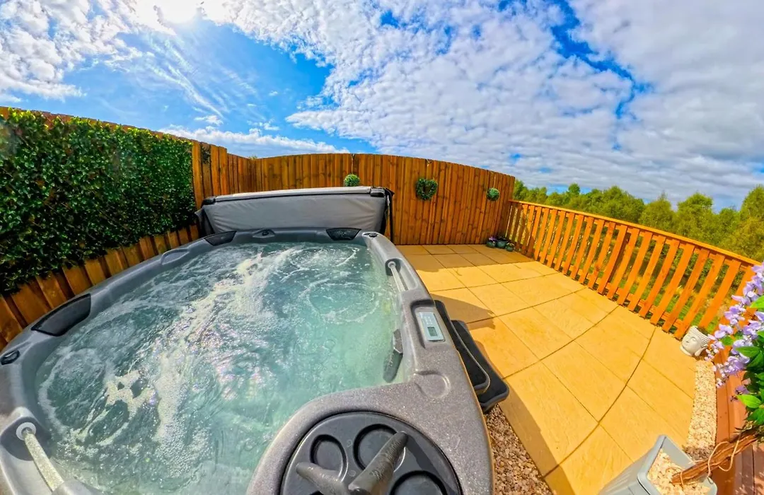 Newmore Highland Pods With Hot Tubs On Nc500-1