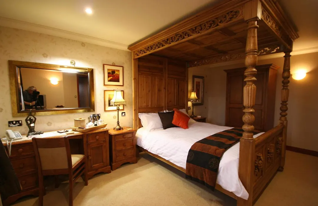 Three Horseshoes Country Inn-1