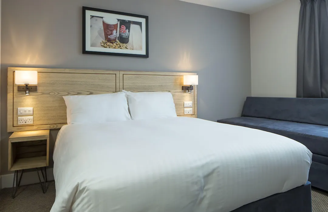 The Raven'S Cliff Lodge By Marston'S Inns-1