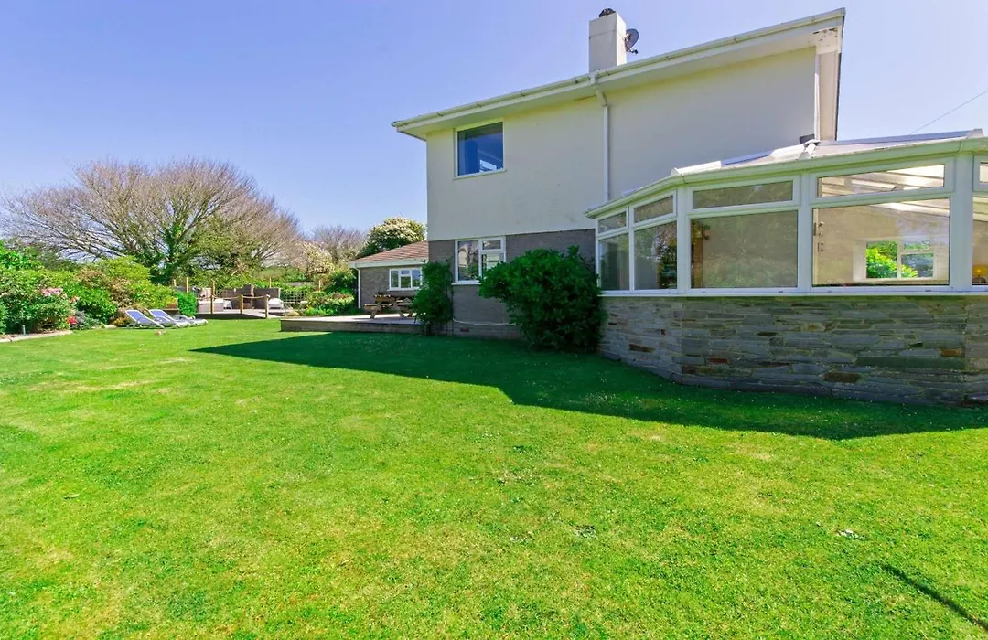 Ladywell Croyde: Stylish Group Retreat with Games & Hot Tub-1