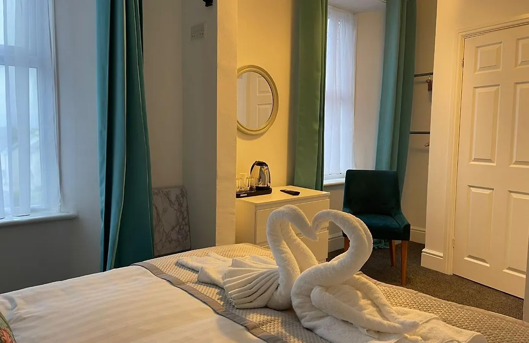 Tintagel Arms Bed And Breakfast-1