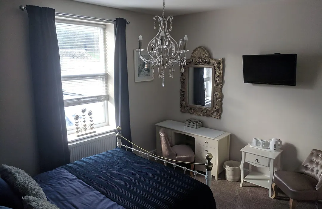 Lion House Bed & Breakfast With Restaurant-1