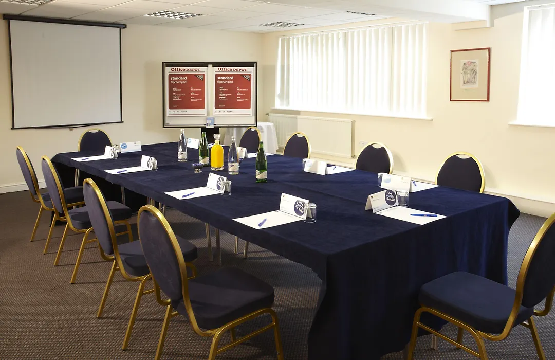 Tiverton Hotel Lounge & Venue-1
