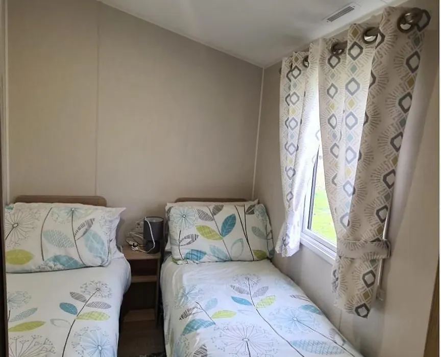Luxury 8 Berth Caravan With Hot Tub & Starlink At Tattershall Lakes-1