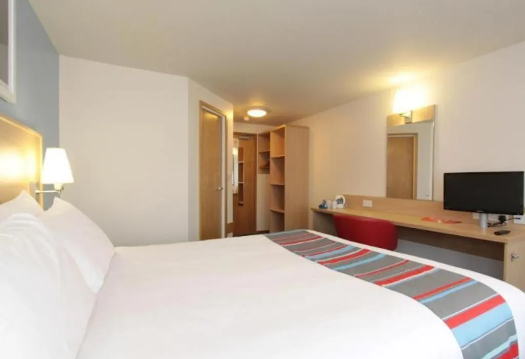 Travelodge Shrewsbury Battlefield-1