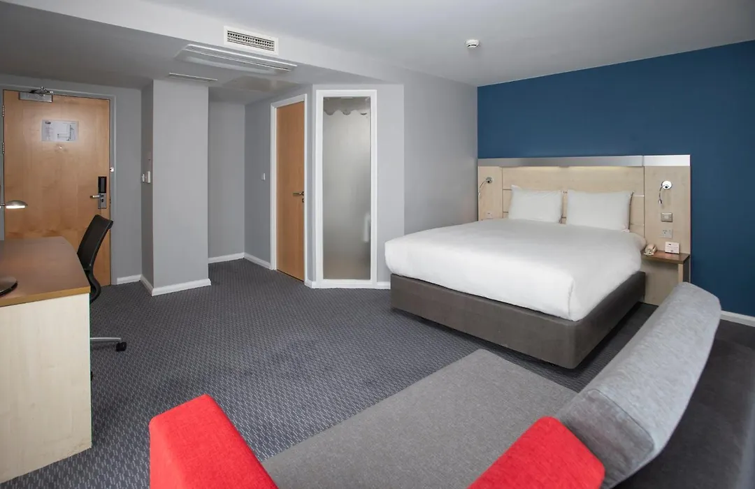 Holiday Inn Express Swindon City Centre By Ihg-1