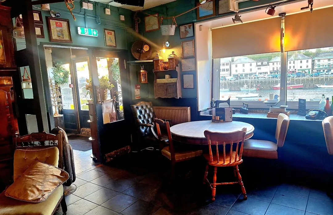 Harbour Moon Inn-1