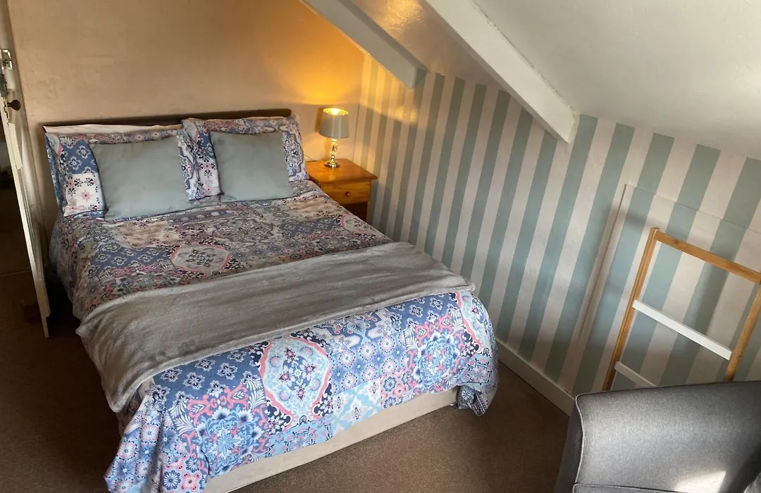 Haelarcher Farmhouse And Helicopter B&B-1