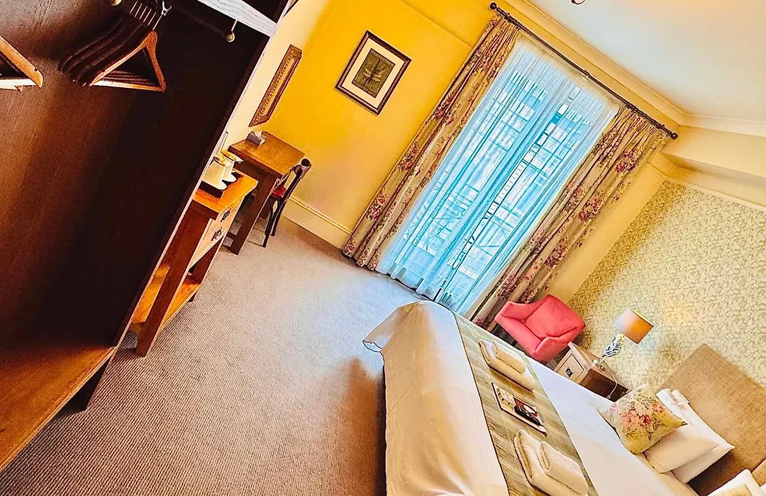 George Hotel & Granary-1