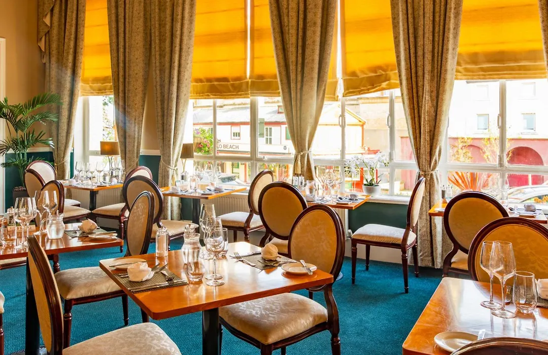 Royal Hotel-1