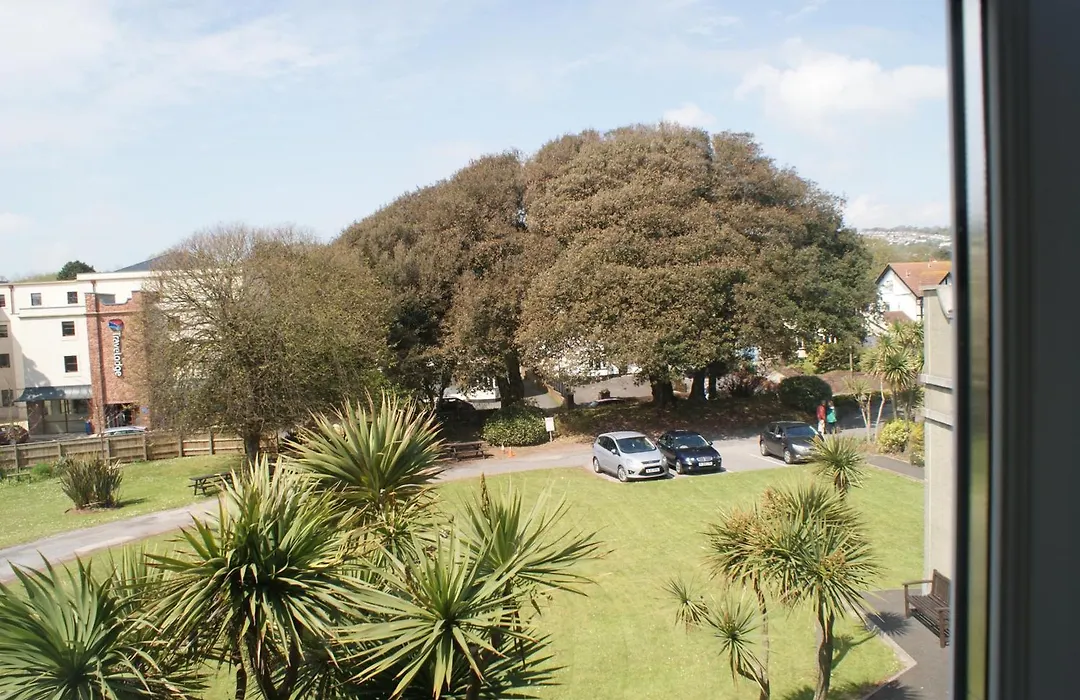 Redcliffe Hotel-1